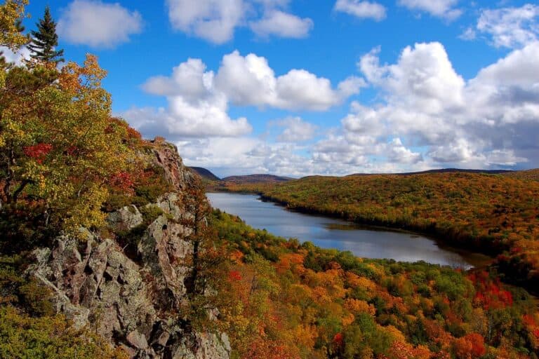Lake of the Clouds in Porcupine Mountains Wilderness State Park in Michigan’s Upper Peninsula with panoramic forest and lake views
