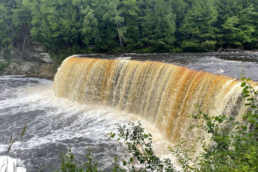 upper tahquamenon falls