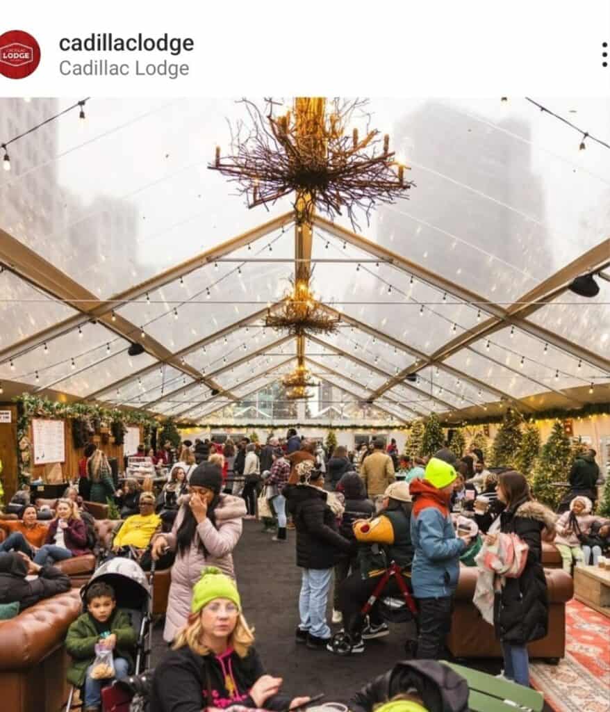 cadillac lodge in Christmas