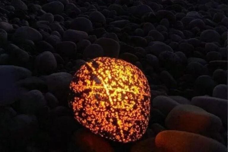 photo of a yooperlite on Lake Superior shoreline